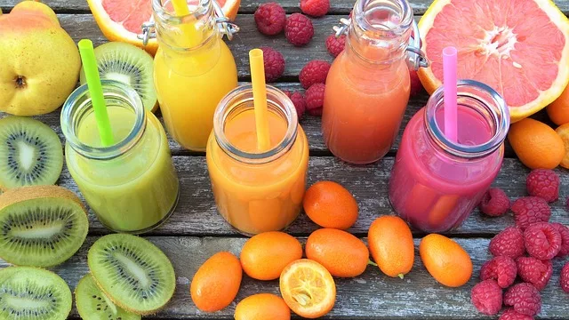 "15 Nutritious Fruit and Vegetable Juices to Boost Your Health: Benefits, Varieties, and Nutritional Facts"